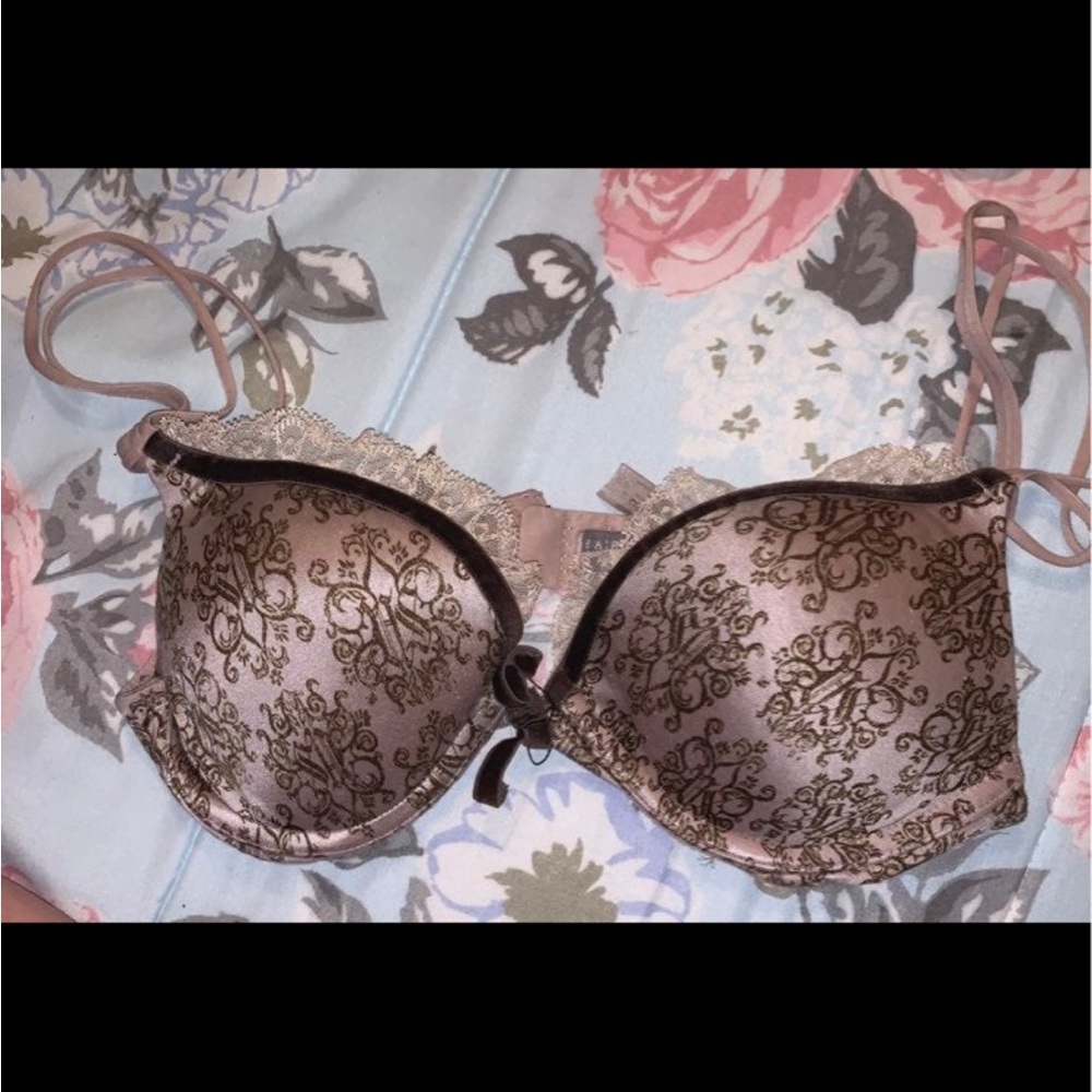 Victoria’s Secret 32B Lightly Padded Bra